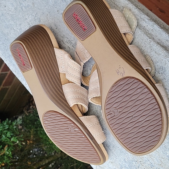 Vionic sandals Size 7 - Picture 3 of 4